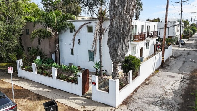 Building Photo - 616 Sunset Ave