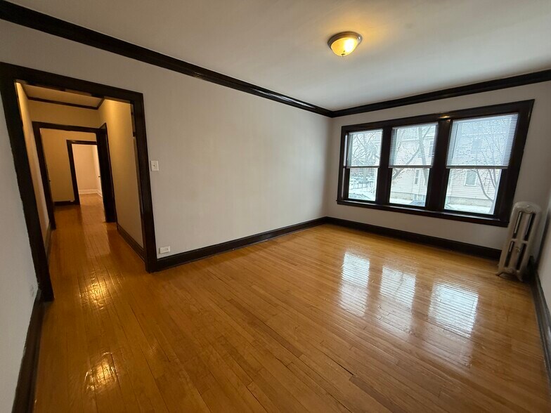 Building Photo - 5069 N Wolcott Ave