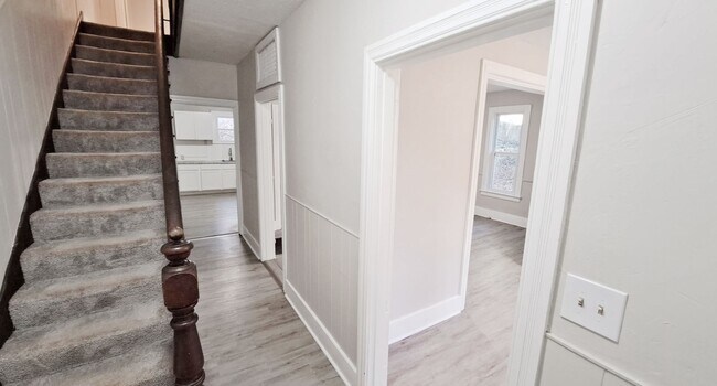 Building Photo - 3 Bed / 1 Bath Single Family Home