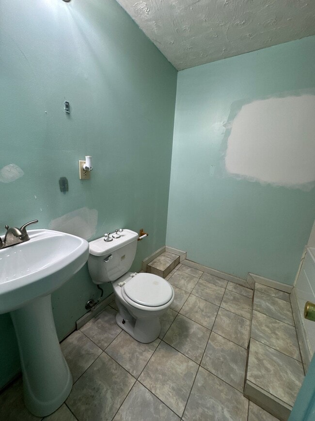 Building Photo - 4402 Dellafay Dr