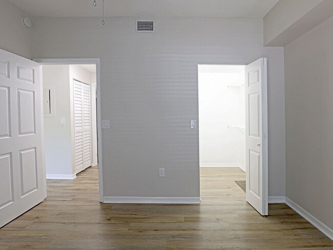 Building Photo - Royal Greens 11480-102