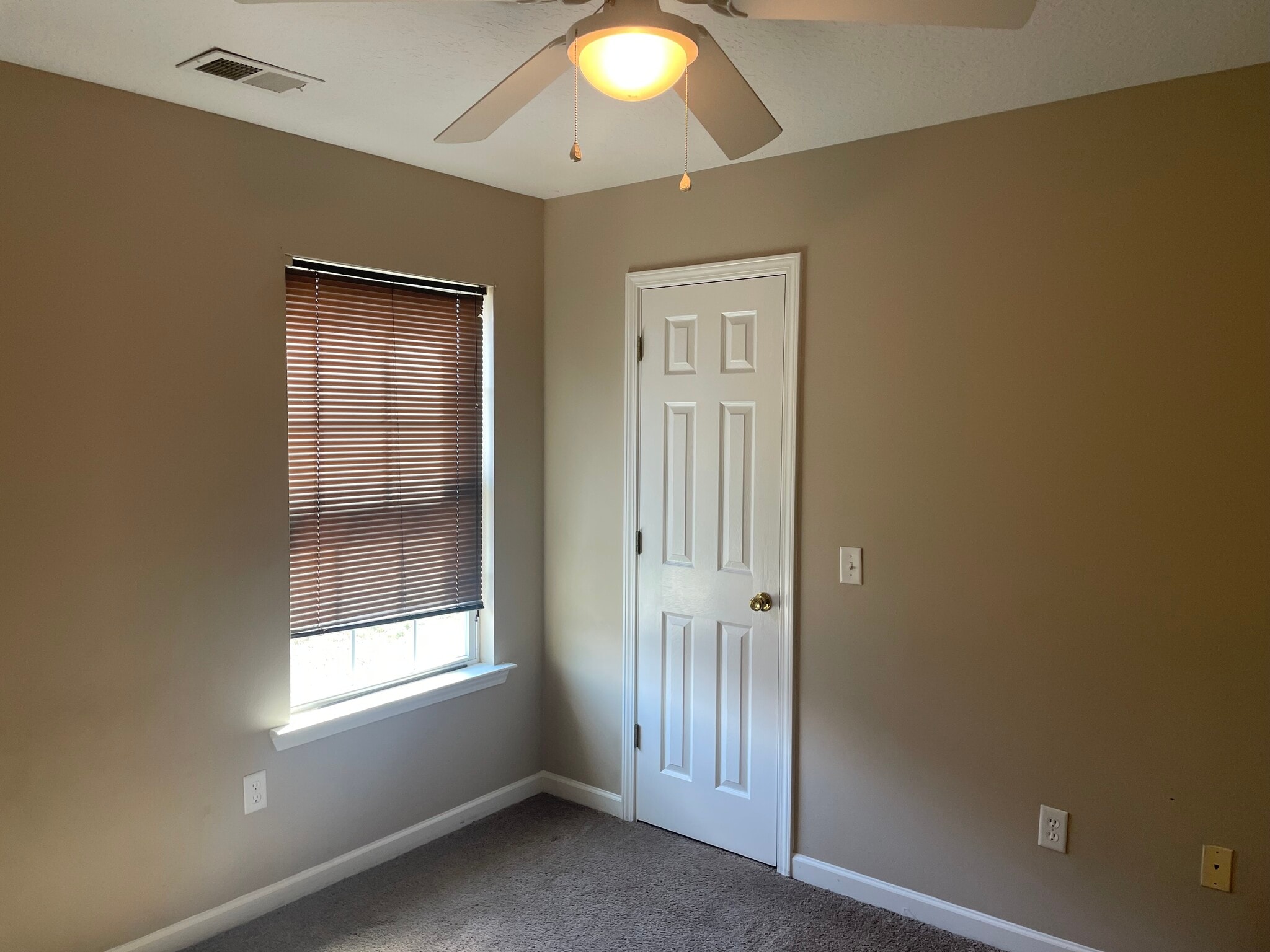 Building Photo - 140 Auburn Cir