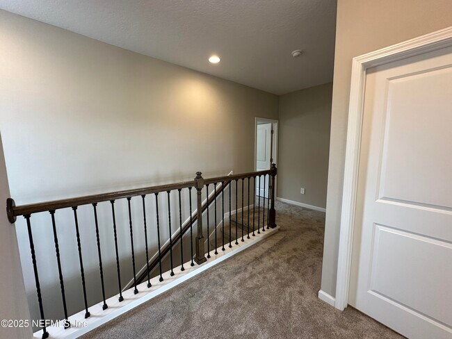 Building Photo - 609 Cherry Elm Dr