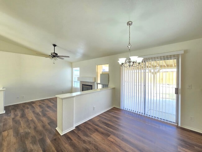 Building Photo - Beautiful 4-Bedroom / 2-bathroom Single-Family Home for Rent