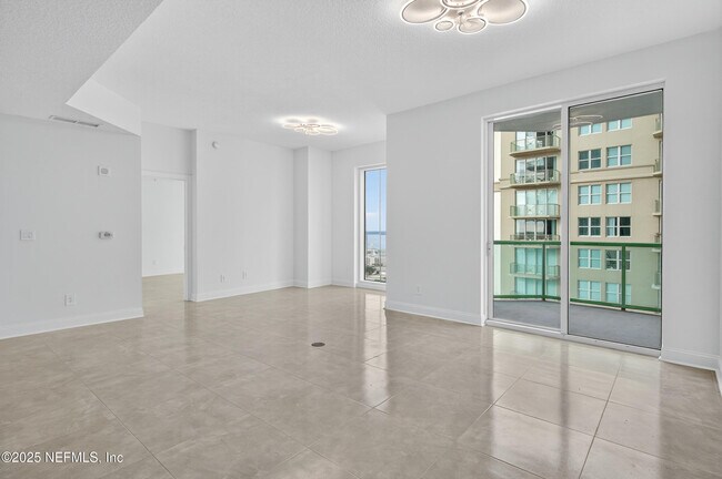 Building Photo - 1431 Riverplace Blvd