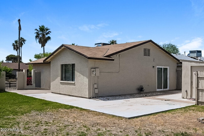 Building Photo - 3350 W Country Gables Dr