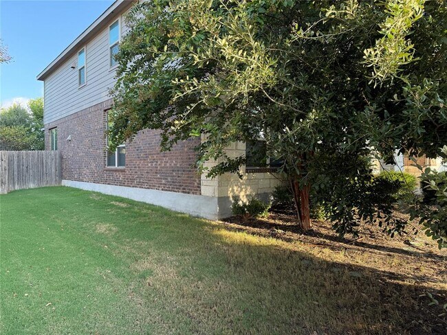 Building Photo - 21404 Hines Ln