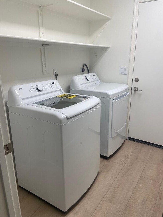 Building Photo - 8122 E Theresa Dr