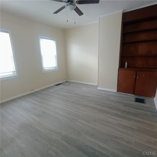 Building Photo - 421-423 Ulster St