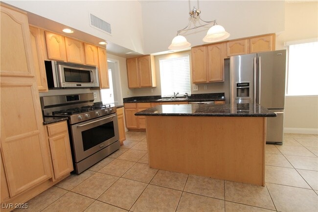 Building Photo - 6605 Vicuna Dr