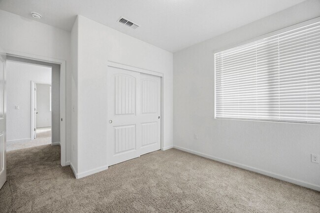 Building Photo - Brand New 3 Bedroom 2.5 Bathroom with Solar in NW Visalia!!