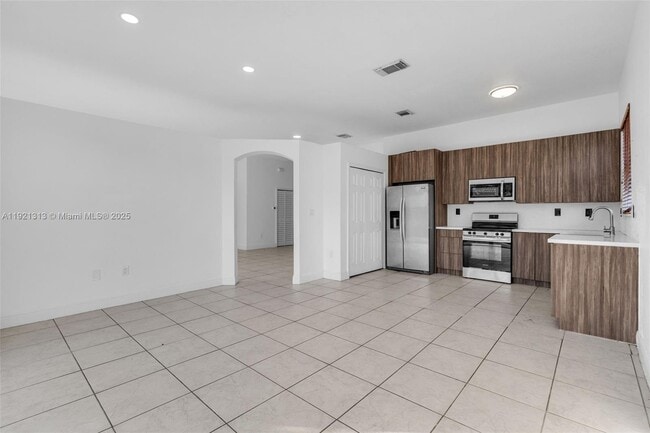 Building Photo - 8836 NW 168th Ln