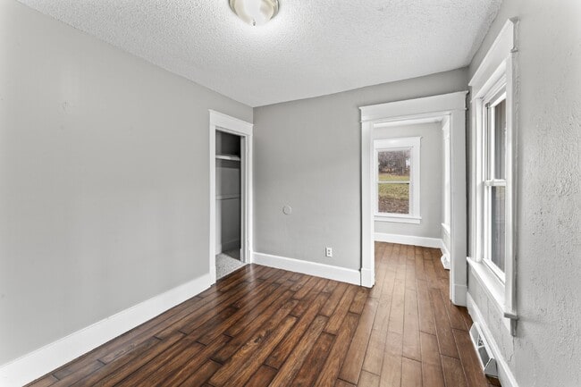 Building Photo - COMING SOON!! Charming 2-Bedroom Haven in Kansas City Northland!