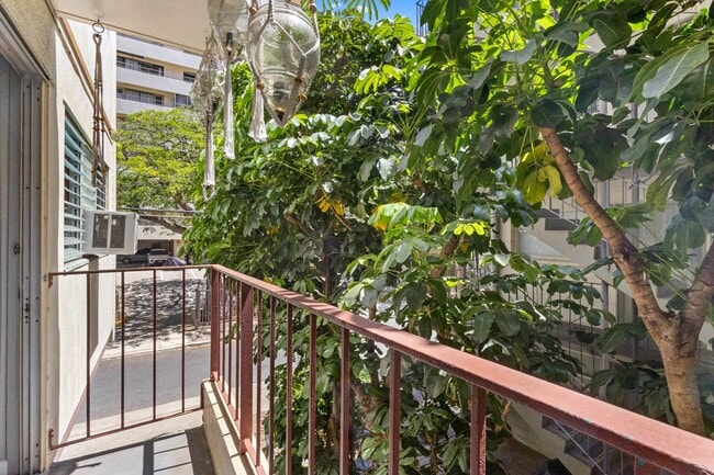 Building Photo - Experience Waikiki Living