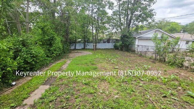 Building Photo - 2607 E 73rd St