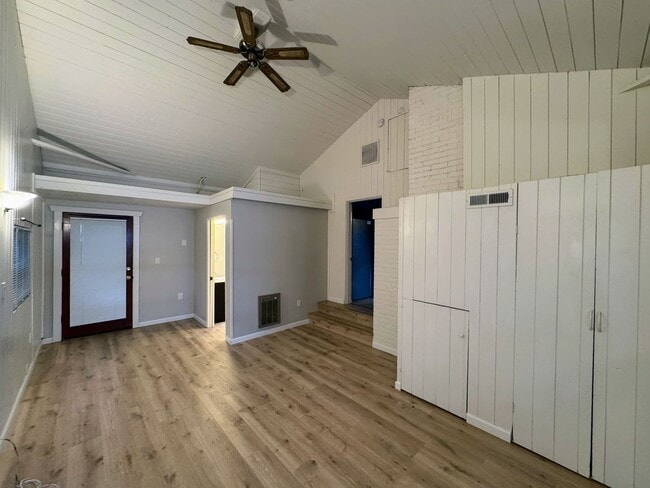 Building Photo - Open House: Sun. Jan 11, 2026 from 2-4 pm - 4 Bedroom, 2 Bathroom House in SE Eugene