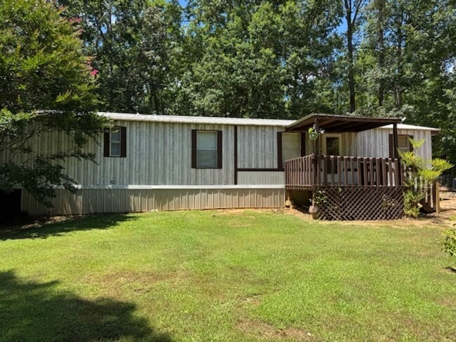 Primary Photo - 2 bedrooms, 1 full bath located on a quiet...