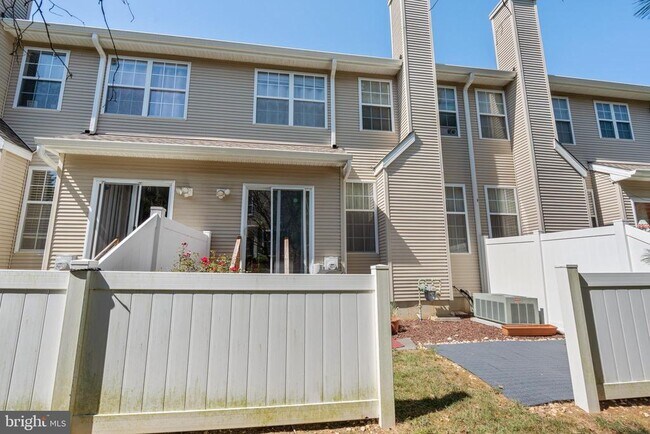 Building Photo - 802 Yarrow Cir