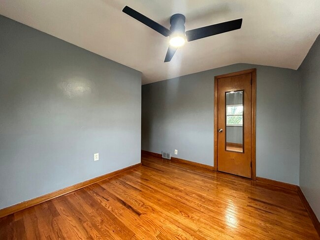 Building Photo - 1718 McNary Blvd