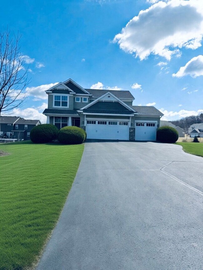 Building Photo - Beautiful 4 Bedroom Single Family Home in Prime Shakopee Neighborhood