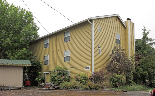 Primary Photo - Steele Street Apartments