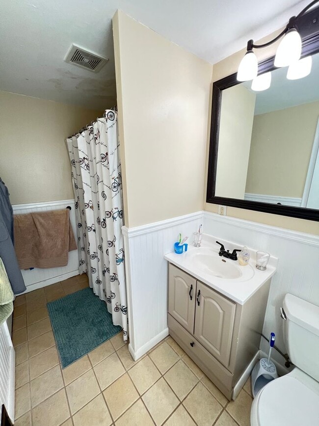 Building Photo - 206 Mitchell Cir