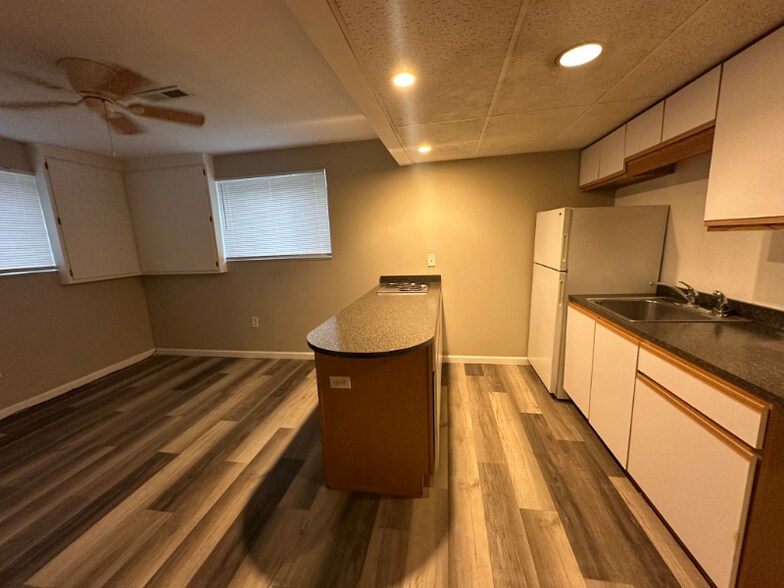 Building Photo - 338 N Main St