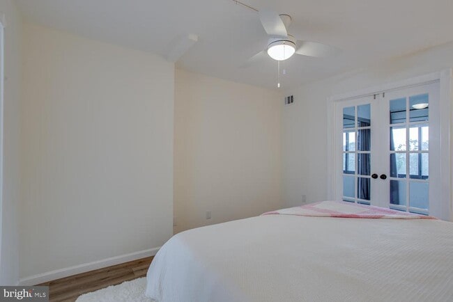 Building Photo - 203 Yoakum Pkwy