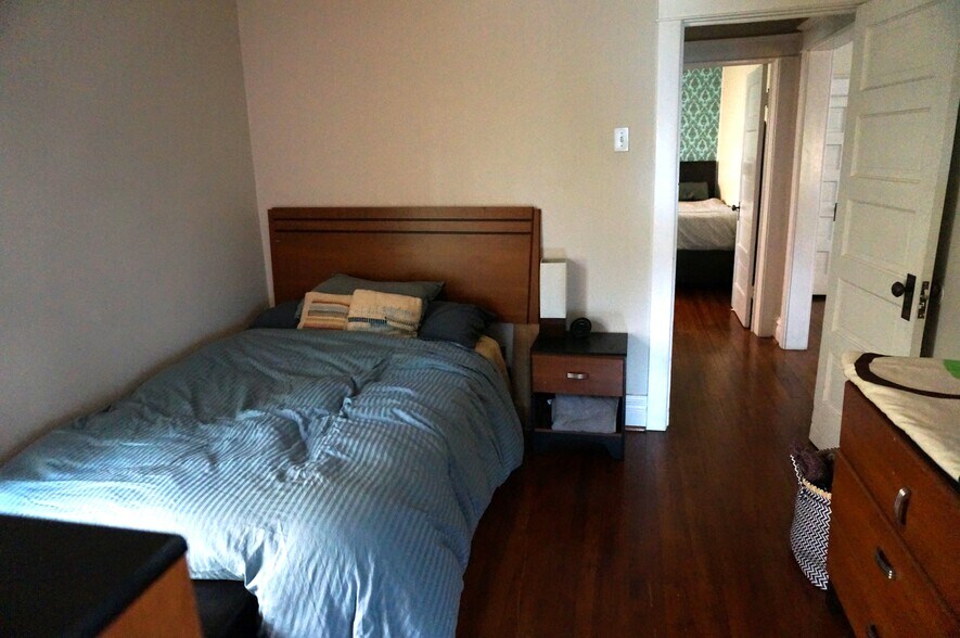 Bedroom 1 furnished - 2844 N Marion St
