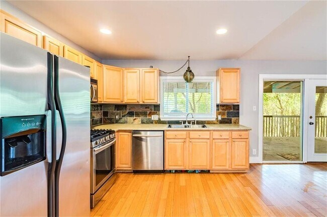 Building Photo - 3006 Lakeside Dr