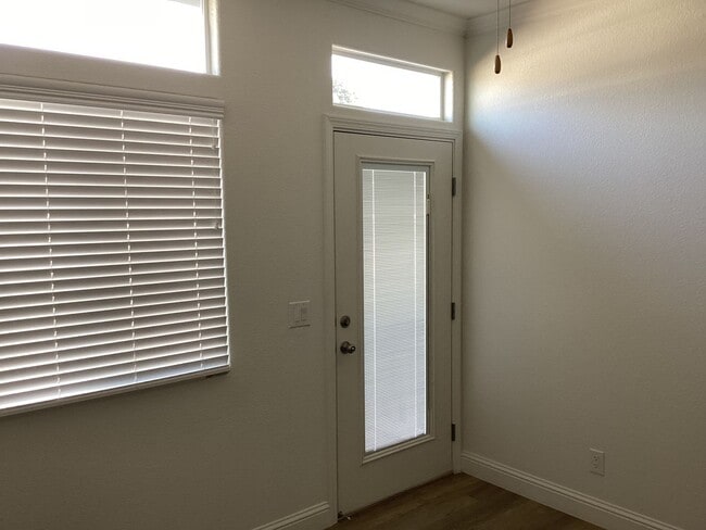 Building Photo - Live Oak