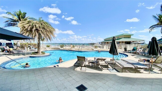 Building Photo - 16699 Collins Ave