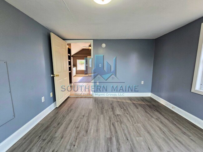 Building Photo - 392 Roosevelt Trail