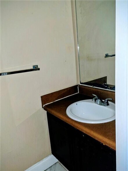 Building Photo - 4672 Longman Way