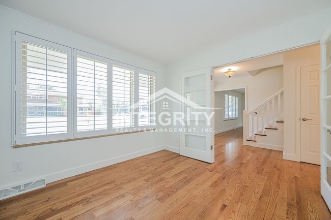 Building Photo - 5051 W Portland Dr