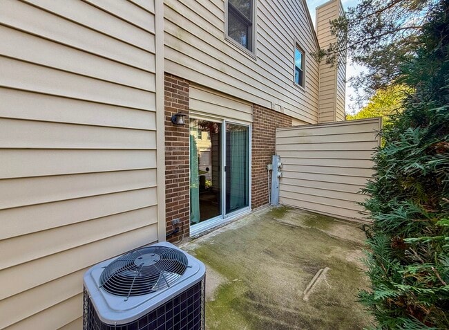 Building Photo - 15528 Whitehall Ln