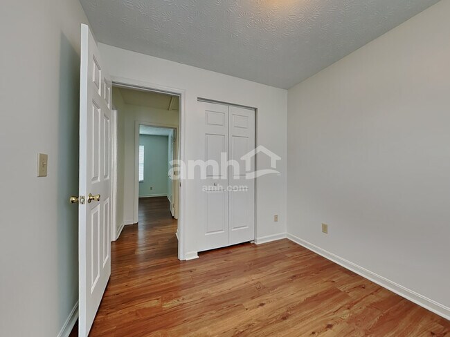 Building Photo - 2580 Evergreen Dr