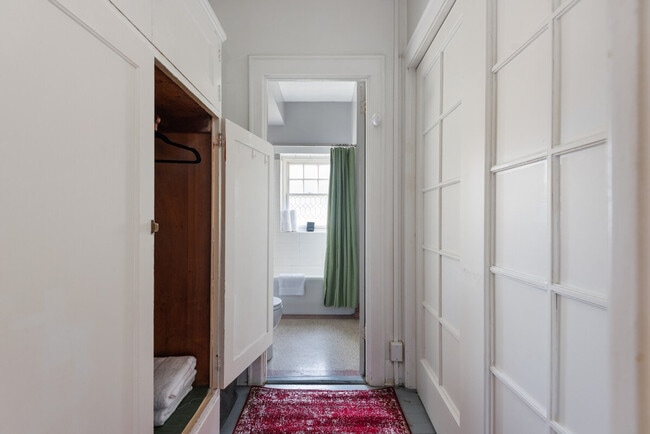 Building Photo - 2015 NW Flanders St