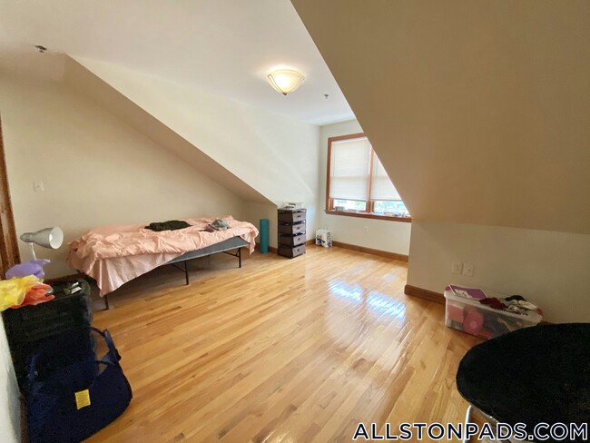 Building Photo - 102 Allston St
