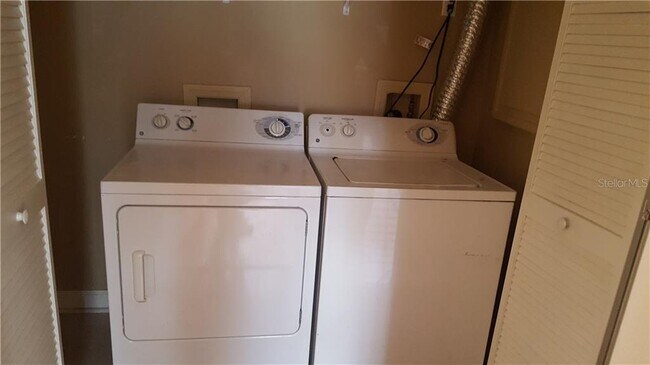 Building Photo - 2041 Dixie Belle Dr