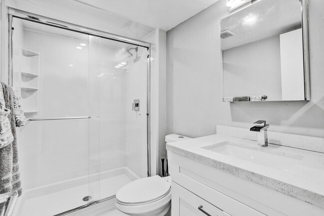 Building Photo - 3701 N Country Club Dr
