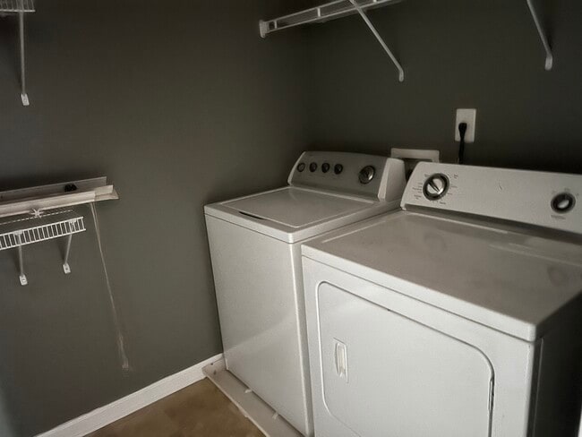 Building Photo - 65 Sampson Ct