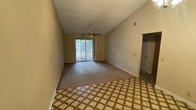 Building Photo - Townhouse For Rent