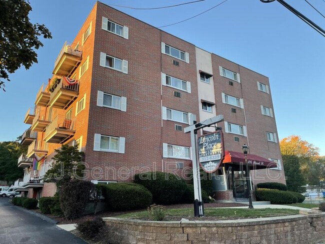 Building Photo - 106 Broad St