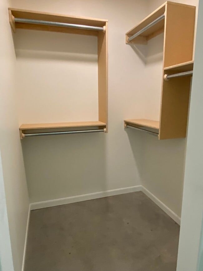 Building Photo - 3 Bedroom 2 bath Duple with Garage - Close...