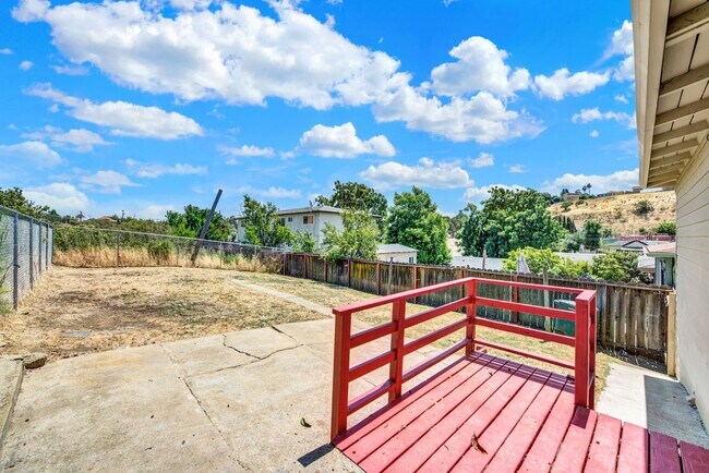Building Photo - Great 2 Bed 1 Bath House in Vallejo -- AVA...