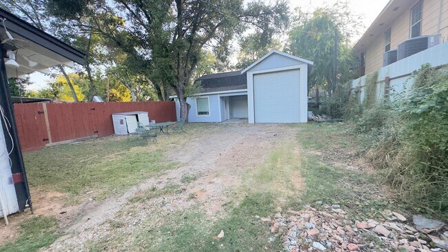 Building Photo - 4419 Continental Dr