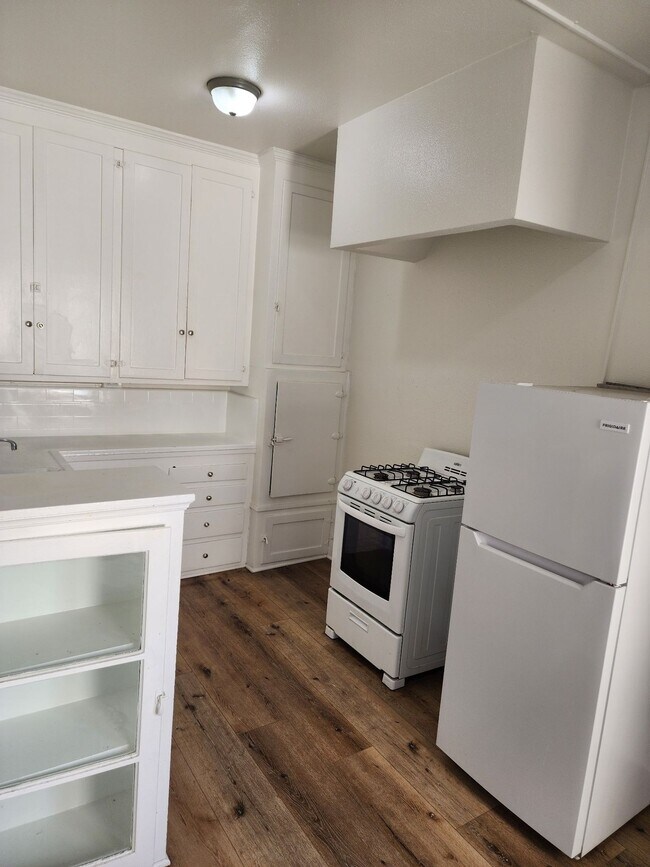 Floorplan - Modern Living in Koreatown: Stylish Studio Apartment