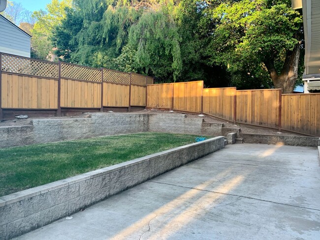 Building Photo - Coming soon! Spacious 4br / 2ba with bonus...