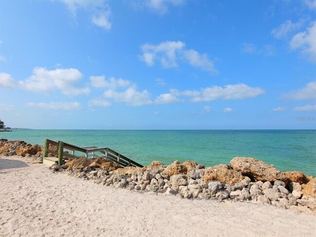 Building Photo - 7647 Sanderling Rd